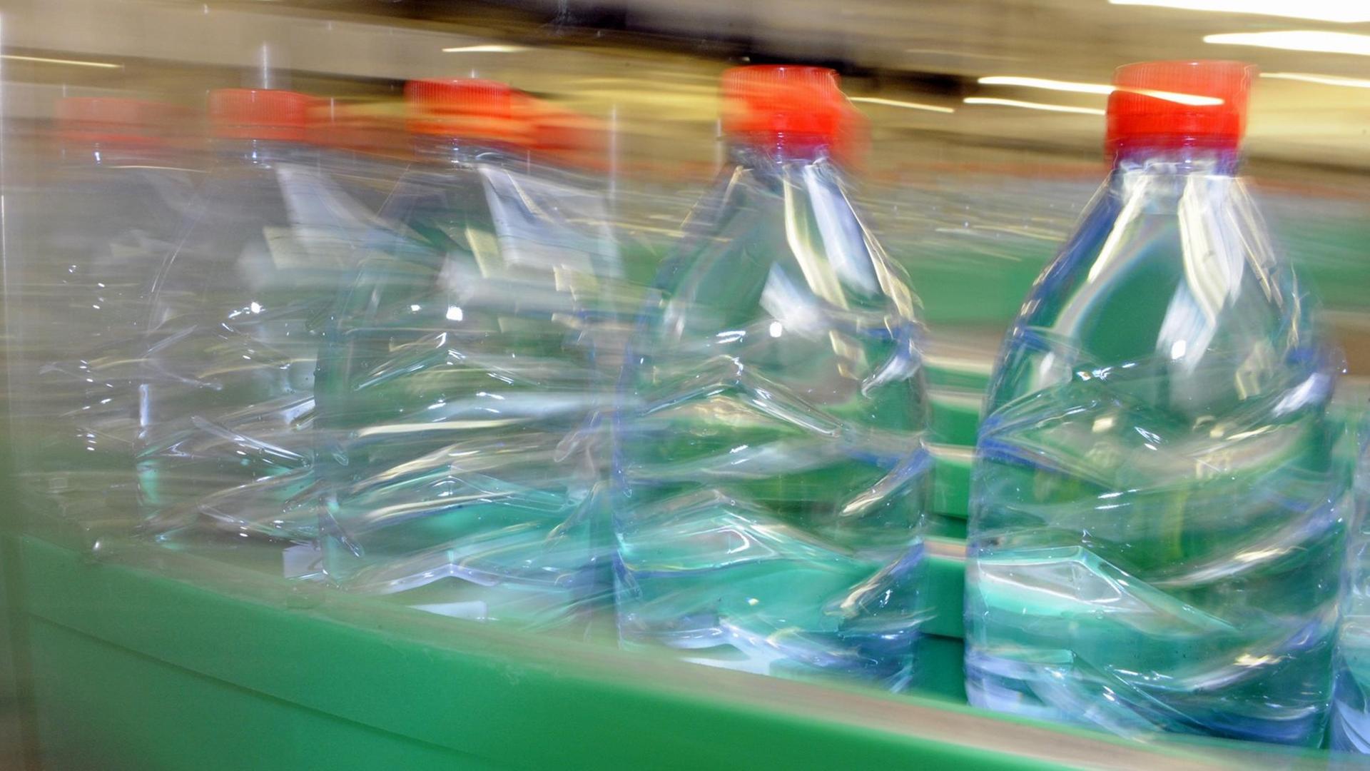 Wasserflaschenproduktion von Nestlé im französischen Vittel