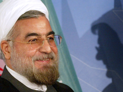 Irans Präsident Hassan Rohani lächelt in eine Fotokamera