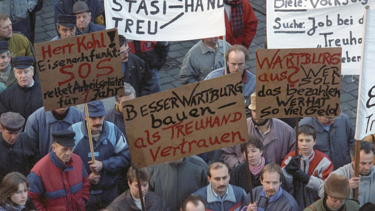 Massiven Protest, gegen den zum Monatsende von der Treuhandanstalt festgelegten Produktionsstopp des Pkw "Wartburg" in den Eisenacher Automobilwerken, meldeten die Beschäftigten des Unternehmens auf einer Kundgebung am 25.01.1991 an. 