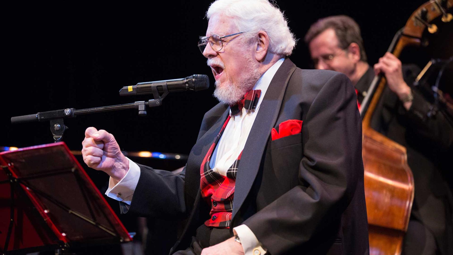 Der deutsch-amerikanische Entertainer Bill Ramsey gibt wenige Tage vor seinem 85. Geburtstag ein Konzert in Hamburg