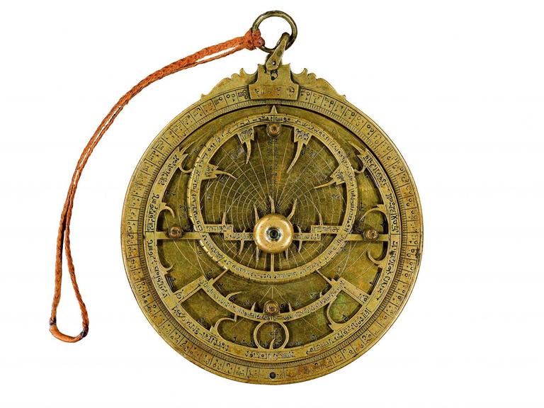 Astrolabium, signiert von Muhammad Ibn-as-Saffār. Messing / Messingguss, graviert und punziert, Toledo, 1029.
