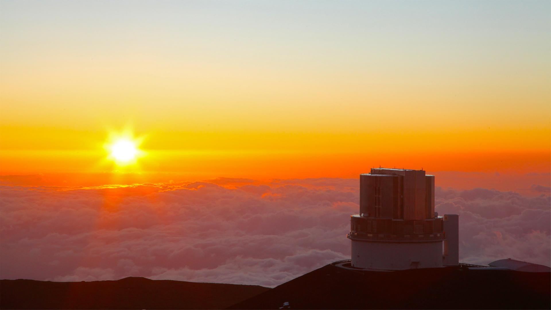 Gleich beginnt das Beobachten: Das Subaru-Teleskop auf dem Mauna Kea kurz vor Sonnenuntergang