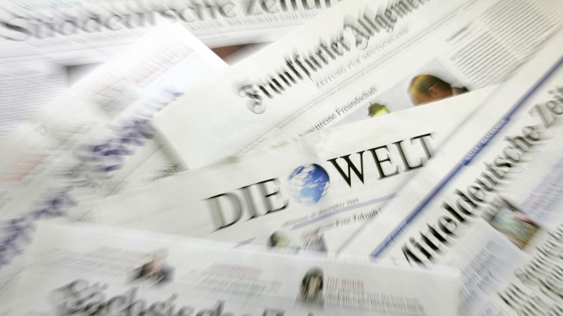 Verschiedene deutsche Tageszeitungen liegen zur Presseschau bereit.