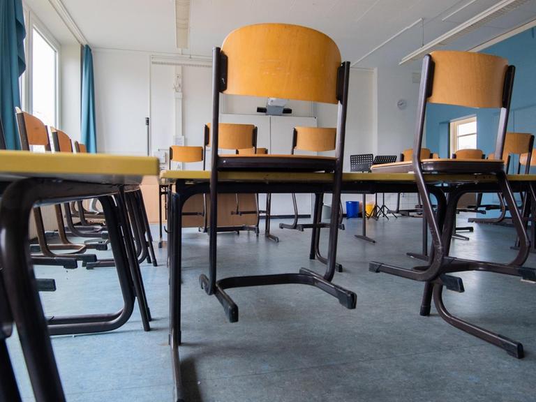 Leeres Klassenzimmer in einer Schule in Hannover