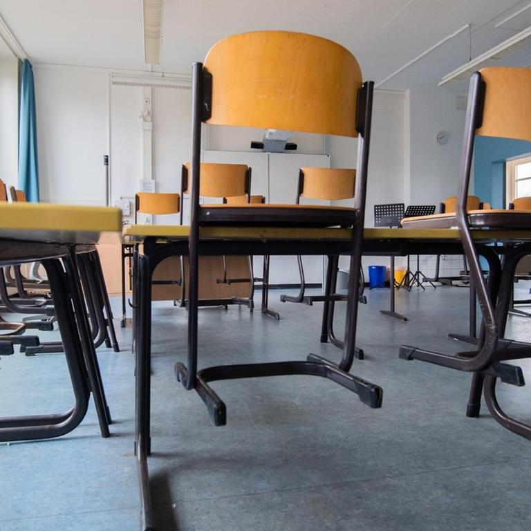Leeres Klassenzimmer in einer Schule in Hannover