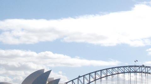 Oper in Sydney mit Hafenbrücke