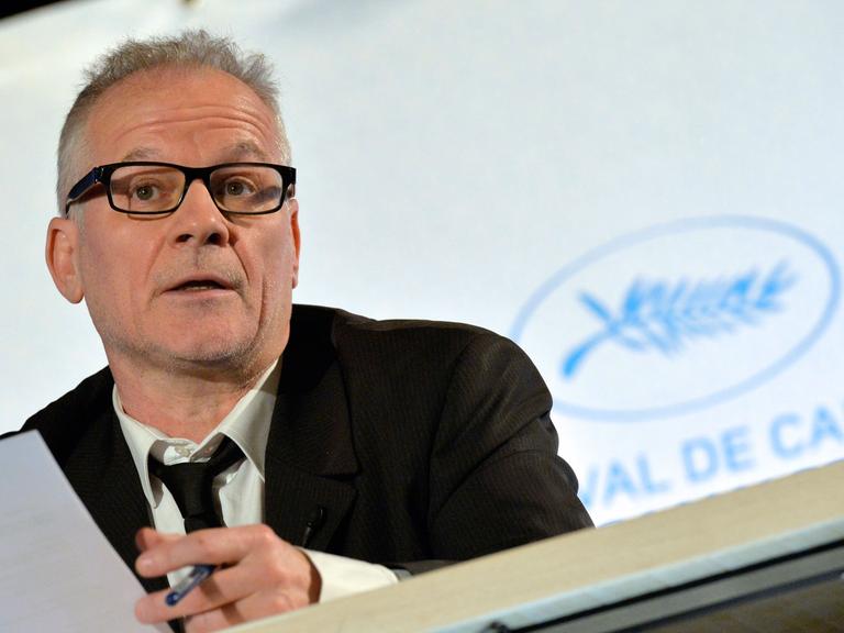 Der künstlerische Leiter der Internationalen Filmfestspiele von Cannes, Thierry Fremaux, gibt bei der Pressekonferenz am 16.4.2015 die offizielle Auswahl bekannt.