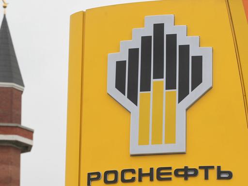 Logo des Erdölunternehmens Rosneft, fotografiert in der russischen Hauptstadt Moskau