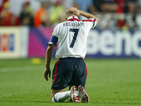 David Beckham nach dem verschossenen Elfmeter im Viertelfinale der EM-2004 gegen Portugal