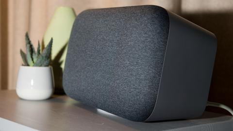 Der Smart Speaker Google Home Max, aufgenommen am 31.08.2018 waehrend der Internationalen Funkausstellung (IFA) in Berlin.