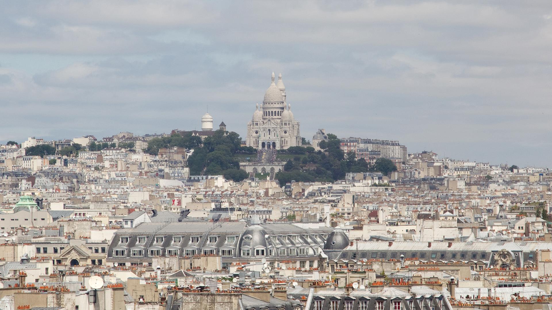 Blick auf Sacré-Coeur de Montmartre am Donnerstag (23.06.2011) im französischen Paris.