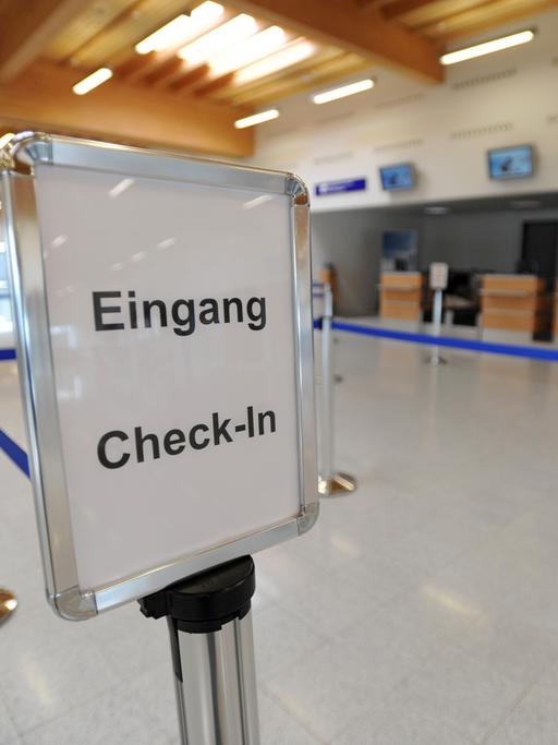 Nichts los hier: Check-In-Bereich im Flughafen Kassel-Calden