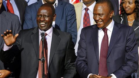 Der Internationale Strafgerichtshof ermittelt wegen Massenmordes gegen Kenias Präsident Kenyatta und den Vizepräsidenten Ruto.