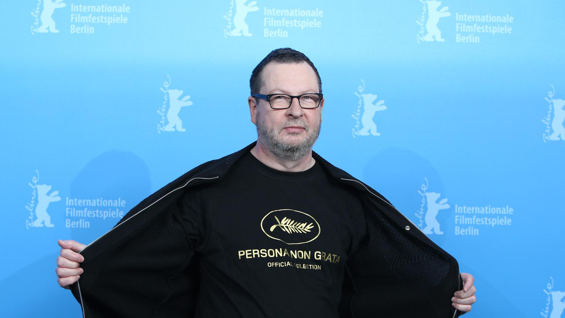 "Persona non grata": Lars von Trier erinnerte bei der Berlinale mit einem T-Shirt an seinen provokanten Auftritt in Cannes.