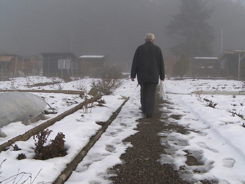 Filmstill aus dem Dokumentarfilm "Vaters Garten - Die Liebe meiner Eltern" von Peter Liechti.