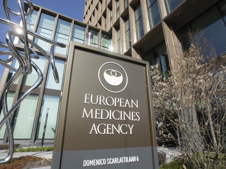 Der Eingangsbereich der Europäischen Arzneimittelbehörde (EMA) im Amsterdam.