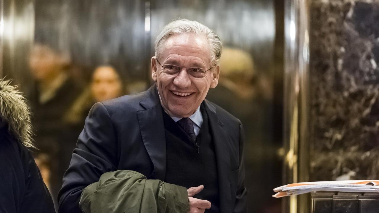 Journalist Bob Woodward is seen in the lobby of Trump Tower in New York (USA) on January 3, 2017. Foto: Albin Lohr-Jones/Consolidated/Pool/dpa | Verwendung weltweit