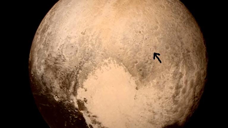Der Krater Kowal befindet sich dicht über dem "Herz" von Pluto