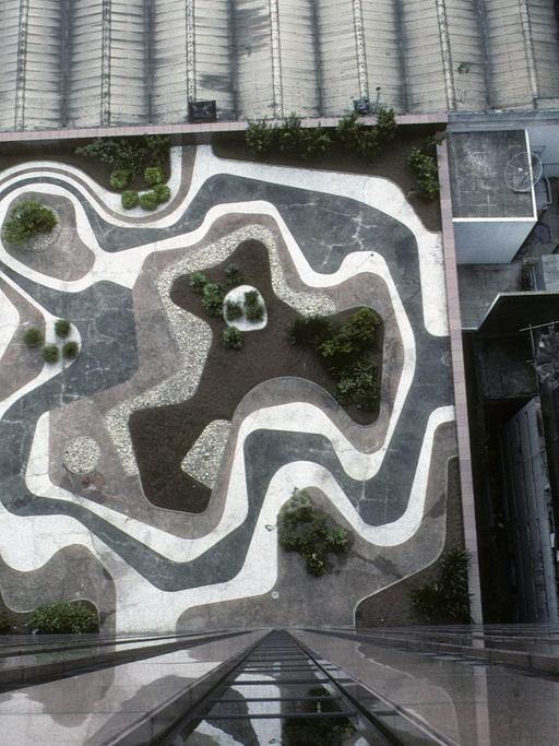 Blick von einem Hochaus auf einen Garten in Sao Paolo