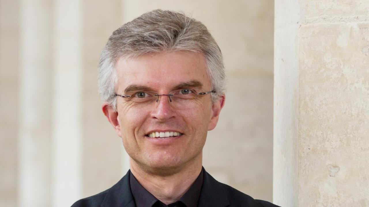 Der Dirigent Christian Heiß ist seit September 2019 der Dirigent der Regensburger Domspatzen