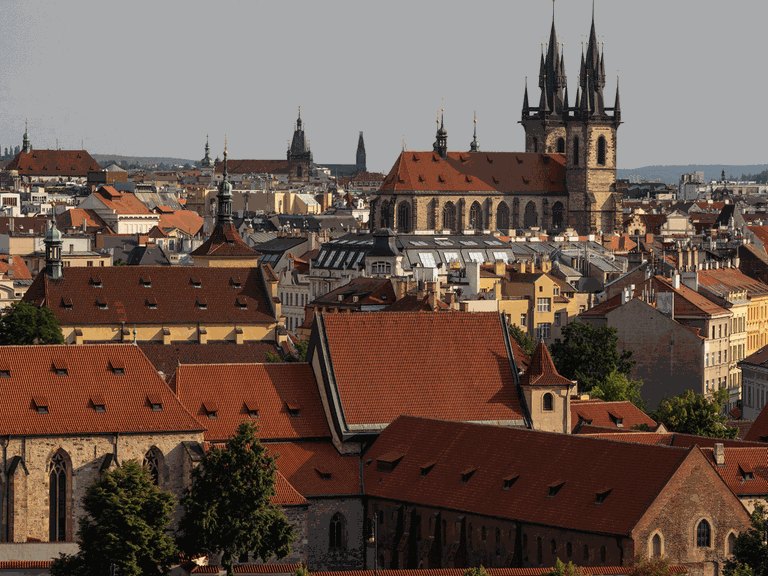 Blick auf die Prager Altstadt und das St.-Agnes-Kloster