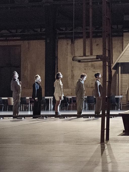 Christoph Marthalers "Universe, Incomplete" in der Jahrhunderthalle Bochum bei der Ruhrtriennale 2018