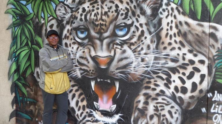 Jean-Philippe Trigla macht Street-Art-Führungen in Vitry-sur-Seine. Unter den Graffiti in der Vorstadt findet sich auch Kritik am Umbauprojekt "Grand Paris".