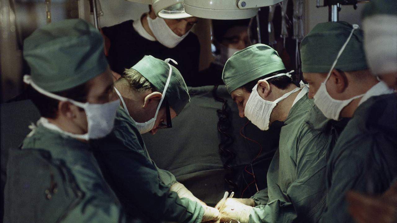 Ein Operationssaal im Jahr 1974