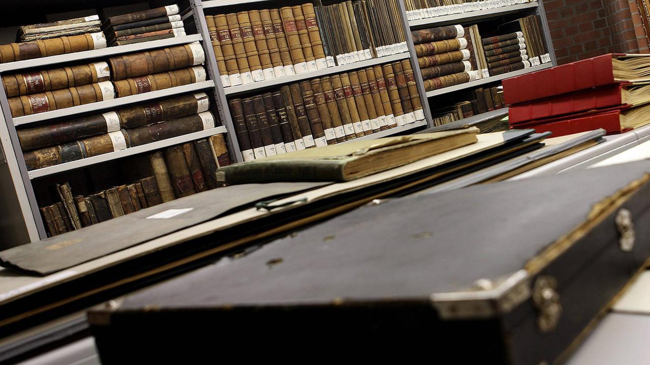 Ein Koffer mit Archivdokumenten Ein Koffer mit Archivdokumenten