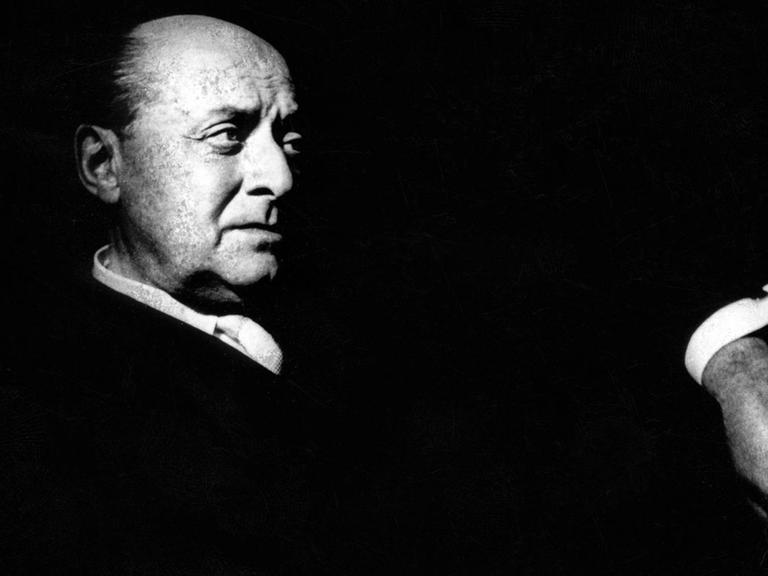 Der deutsche Arzt, Dichter und Essayist Gottfried Benn. Der deutsche Arzt, Dichter und Essayist Gottfried Benn.