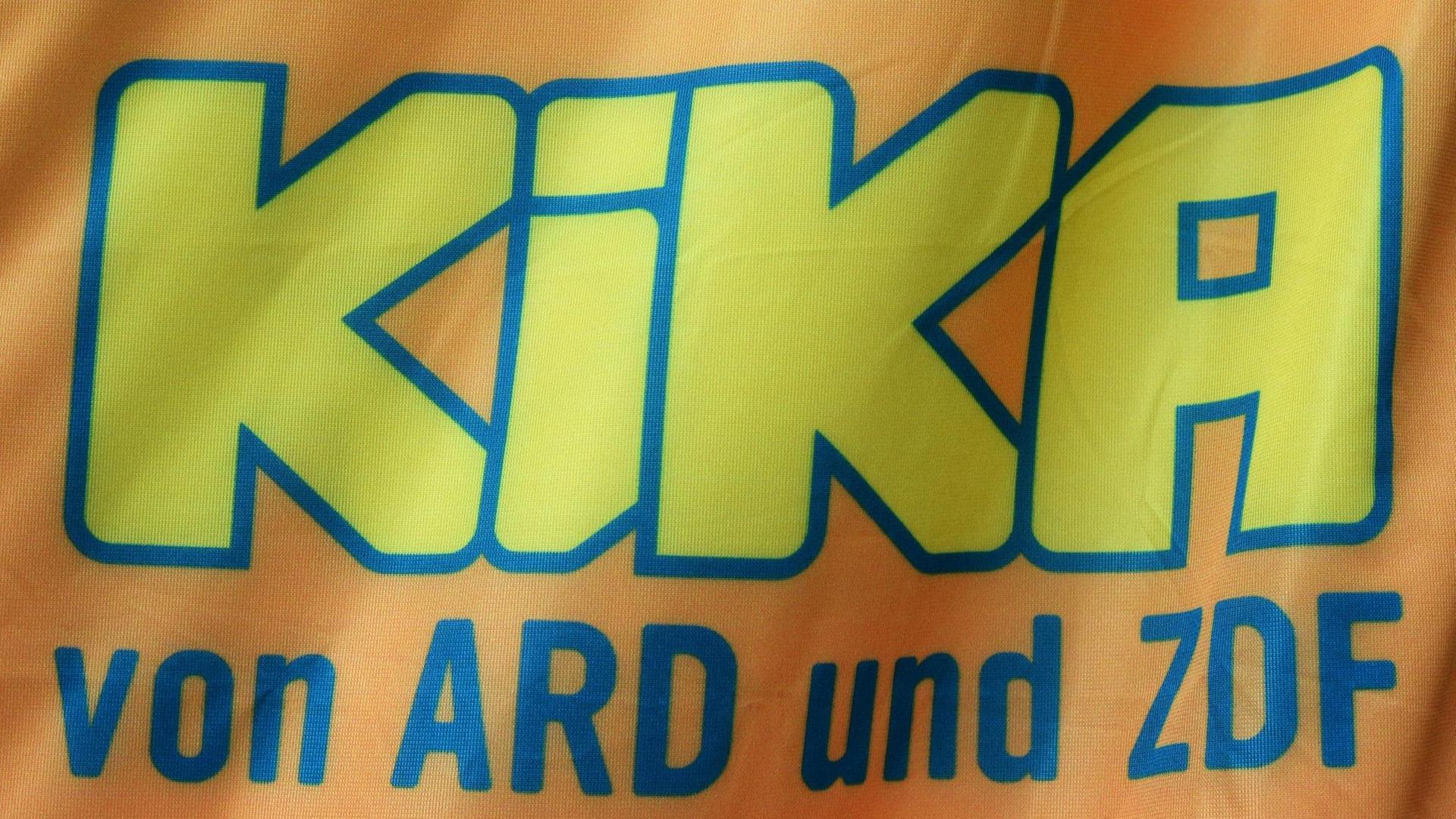 Das Logo von KiKA, dem Kinderkanal von ARD und ZDF, fotografiert am 05.10.2015 in Berlin im E-Werk am Rande der Aufzeichnung der Show "Respekt für meine Rechte! Das Konzert".