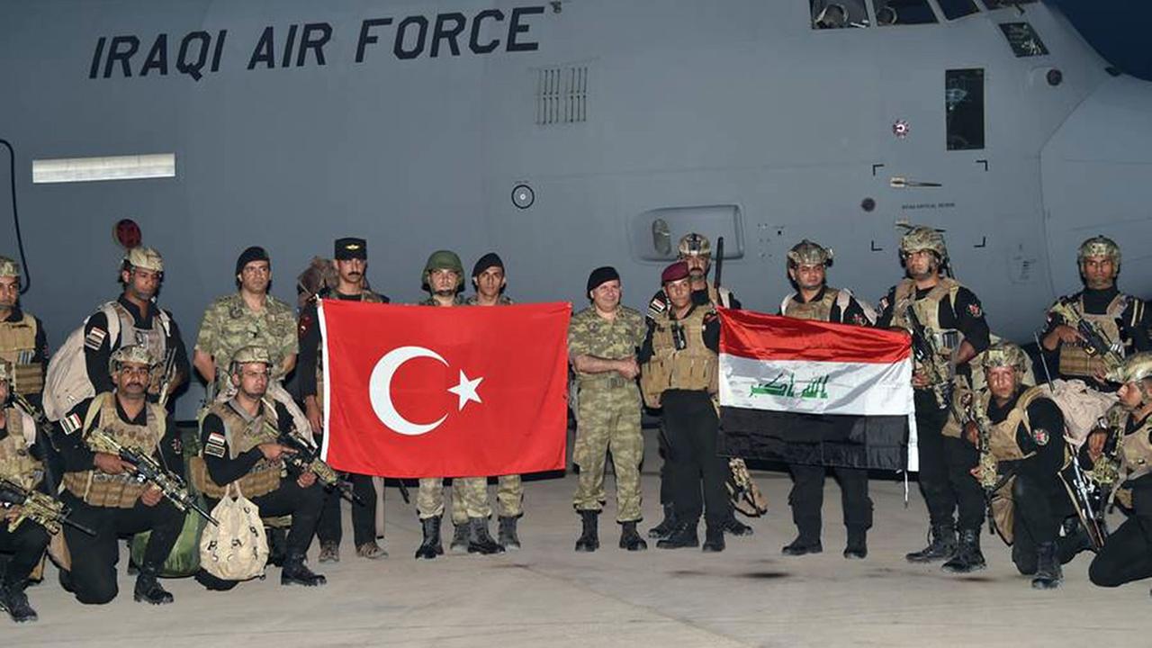 Türkische und irakische Truppen halten ein gemeinsames Manöver ab.