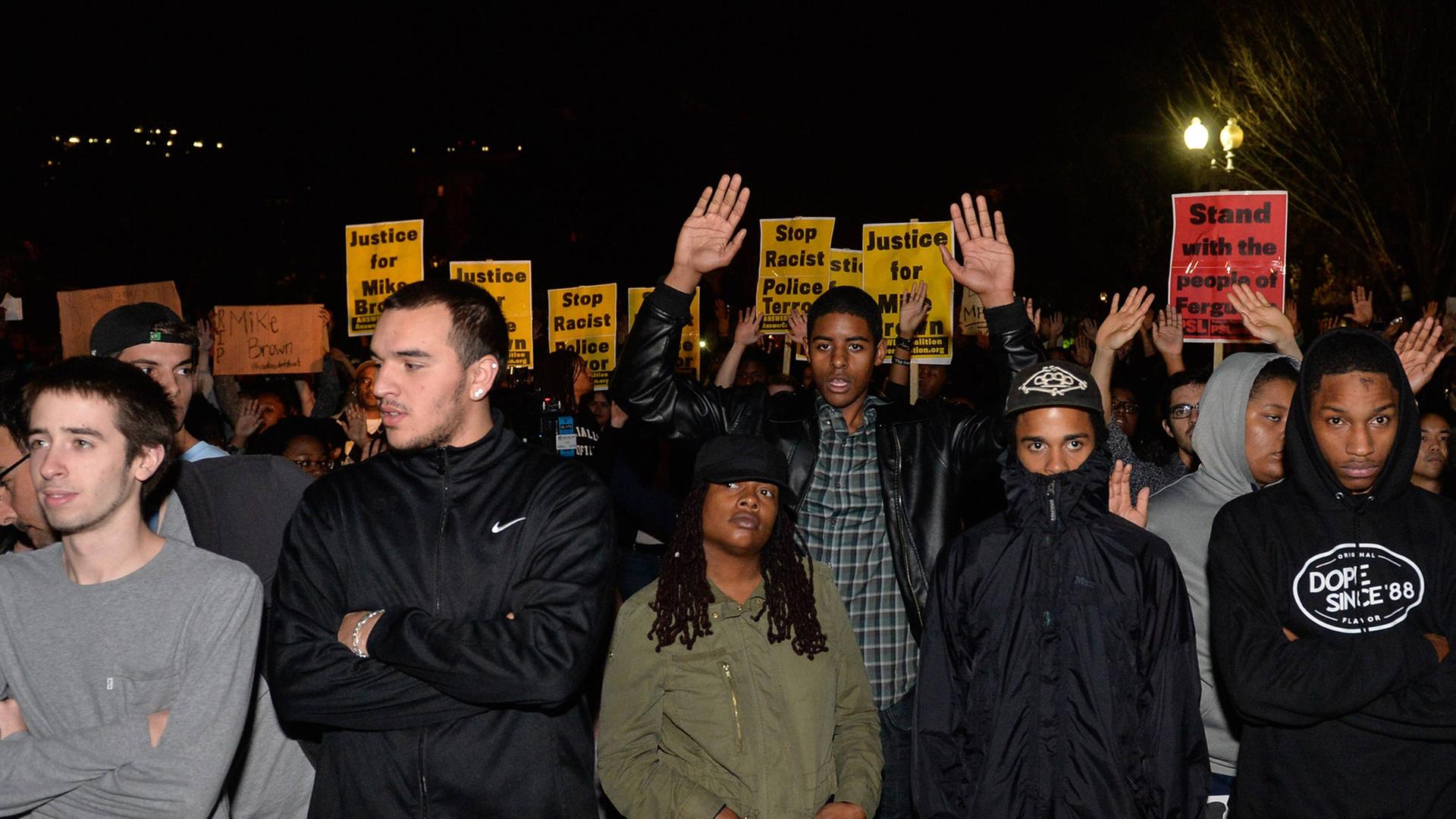 Demonstranten in Washington D.C. protestieren gegen Polizeigewalt in den USA