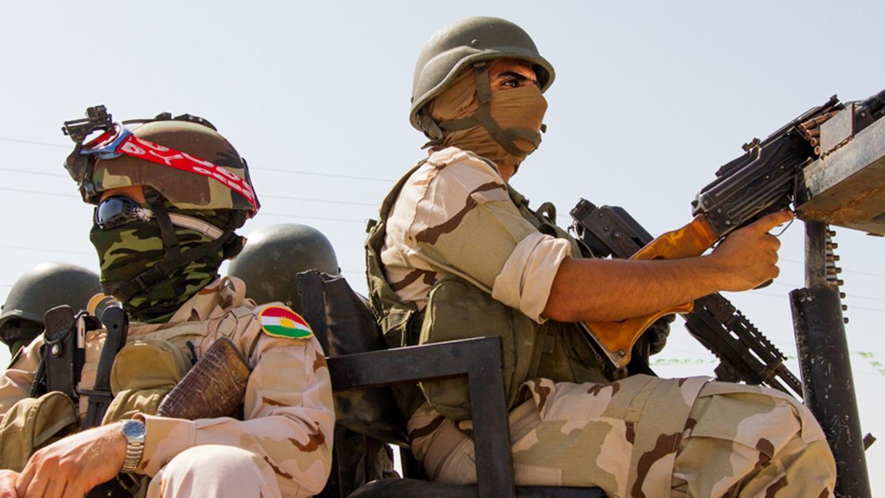Kurden kämpfen gegen Männer von der Terror-Gruppe IS.