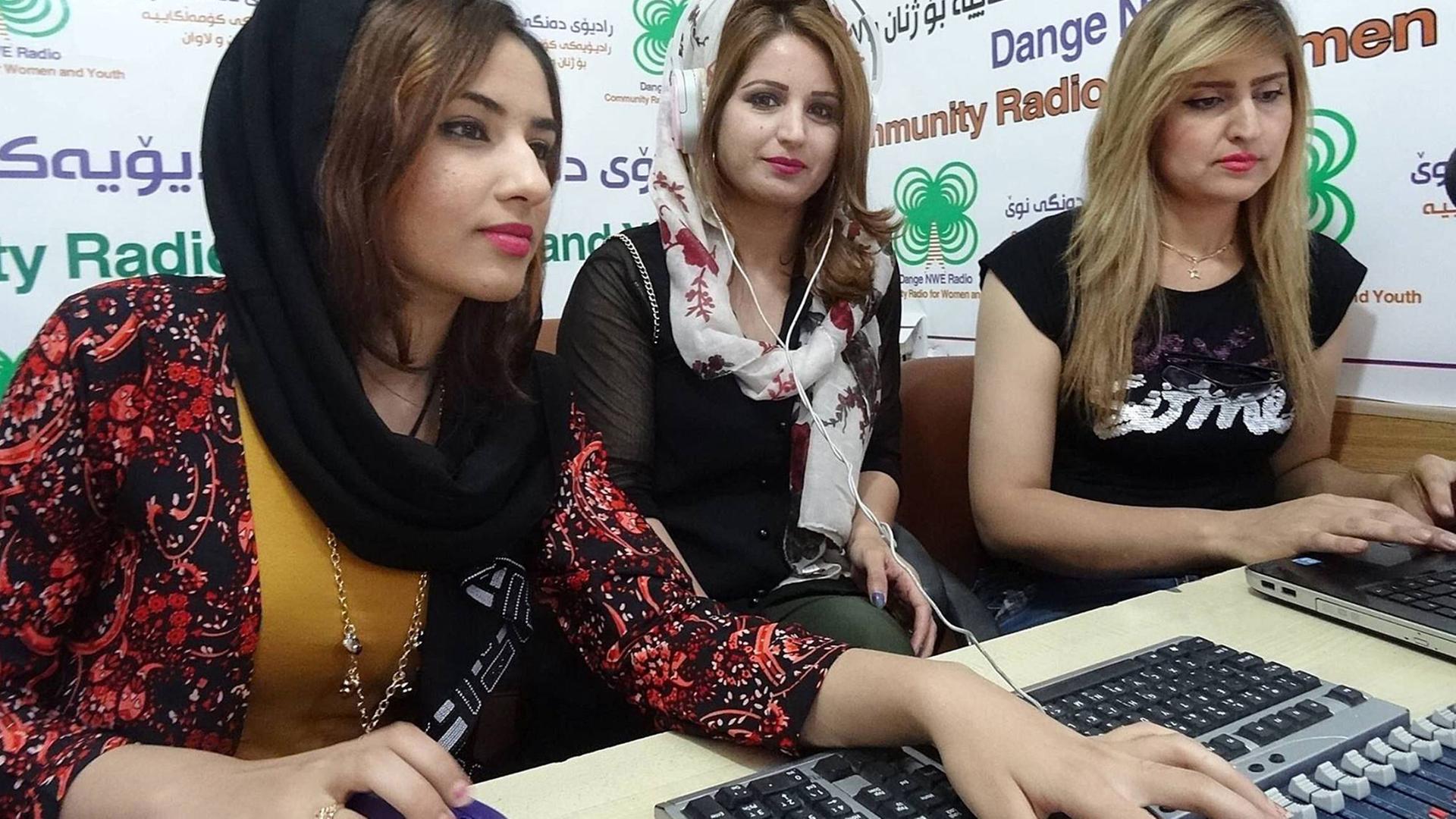 In Halabdscha machen drei Frauen engagiert Radio, vor allem für Flüchtlinge und andere Frauen