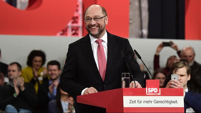 Der SPD-Politiker Martin Schulz spricht auf einem Sonderparteitag.