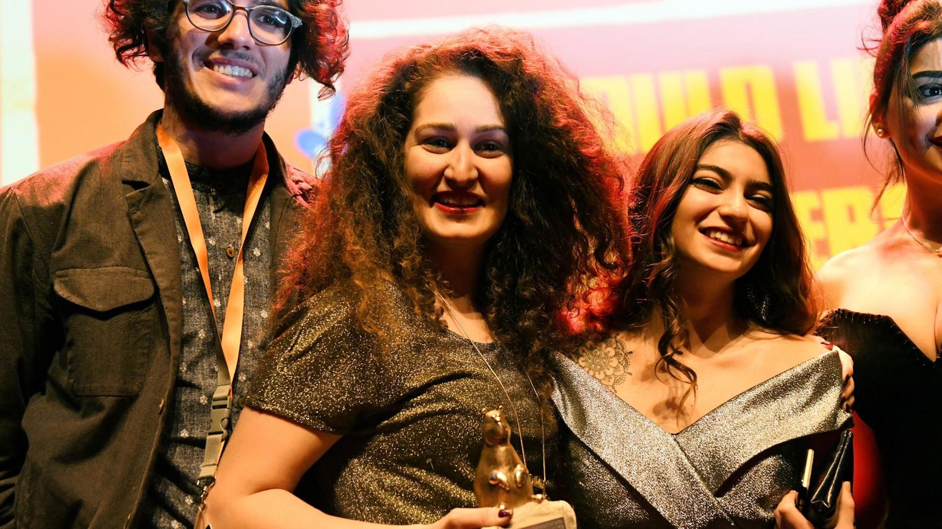 Die Gewinnerin des Teddy-Award für den besten Kurzfilm mit Three Centimeters, Regisseurin Lara Zeidan (Berlinale 2018).