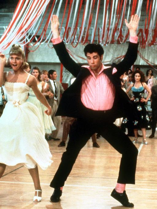 Olivia Newton-John und John Travolta in einer Tanzszene des Highschool-Musicals "Grease" aus dem Jahr 1978. 