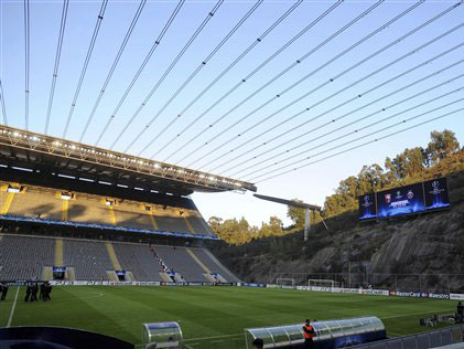 Das von Eduardo Souto de Moura entworfene Sportstadion im portugiesischen Braga.