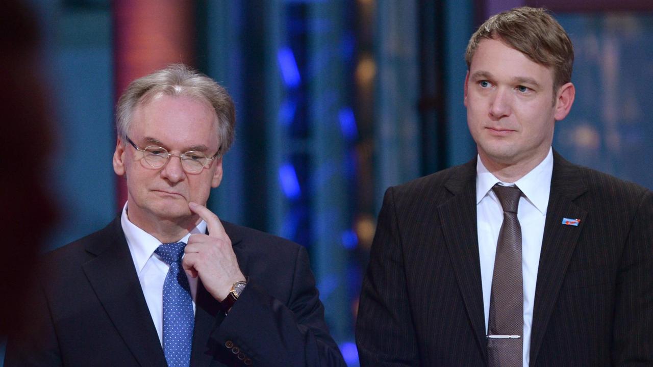 Der Ministerpräsident von Sachsen-Anhalt, Reiner Haseloff (CDU, l) und der Spitzenkandidat der AfD, André Poggenburg