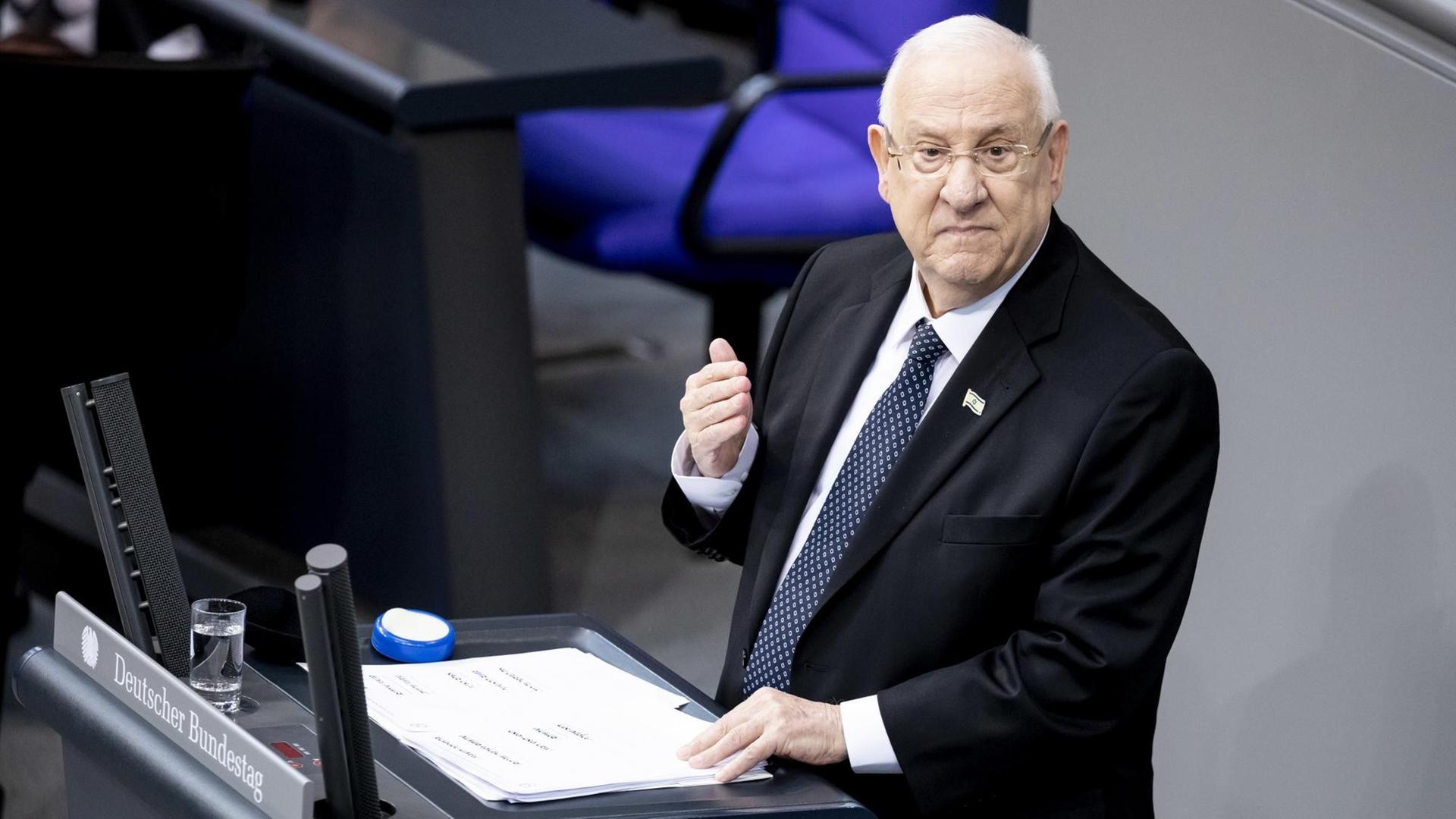 Der israelische Staatspräsident Reuven Rivlin spricht bei der Gedenkstunde für die Opfer des Nationalsozialismus im Deutschen Bundestag