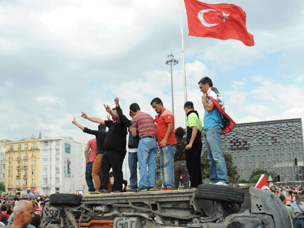 Demonstranten am Taksim Platz in Istanbul