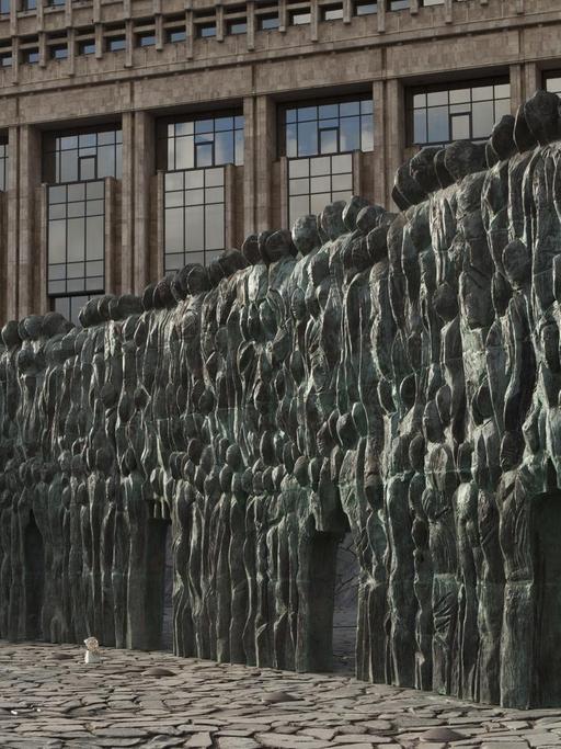 Das Denkmal für die Opfer des sowjetischen Terrors «Mauer der Trauer» des Bildhauers Georgi Franguljan in der russischen Hauptstadt Moskau, aufgenommen am 24.10.2017. Die monumentale «Mauer der Trauer» soll am 30. Oktober enthüllt werden.