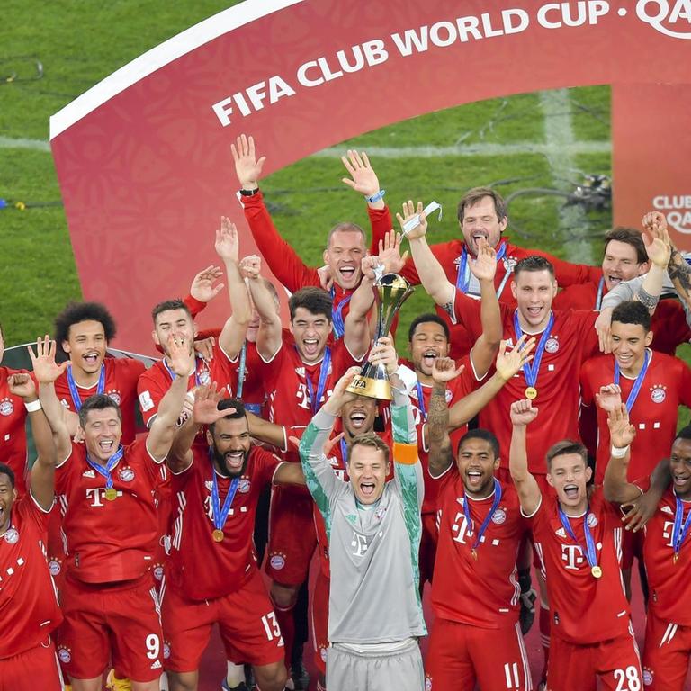  210212 -- DOHA, Feb. 12, 2021 -- Bayern s goalkeeper Manuel Neuer front holds up the trophy as players of Bayern Munich celebrate with the trophy after winning the FIFA Club World final match between Germany s Bayern Munich and Mexico s Tigres Uanl at the Education City Stadium in Doha, Qatar, Feb. 11, 2021. Photo by /Xinhua SPQATAR-DOHA-FIFA CLUB WORLD CUP-BAYERN MUNICH VS TIGERS UANL Nikku PUBLICATIONxNOTxINxCHN