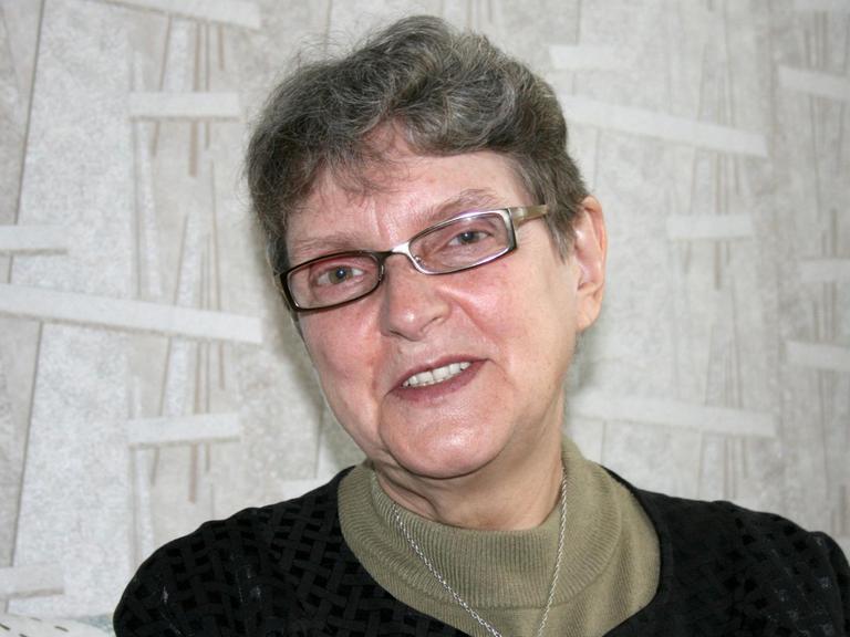 Die russische Bürgerrechtlerin Swetlana Gannuschkina am 2011 in ihrer Wohnung in Moskau.