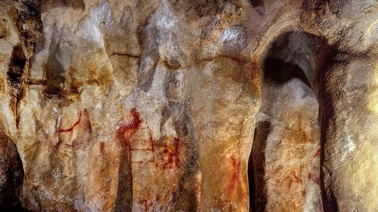 Höhlenmalerei in der Höhle La Pasiega in Spanien, die von Neandertalern stammt