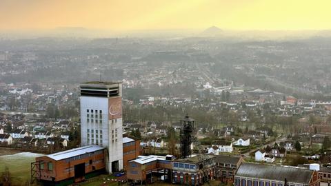 Blick auf Loos-en-Gohelle im Nordfranzösischen Kohlerevier - Unesco-Weltkulturerbe seit 2012