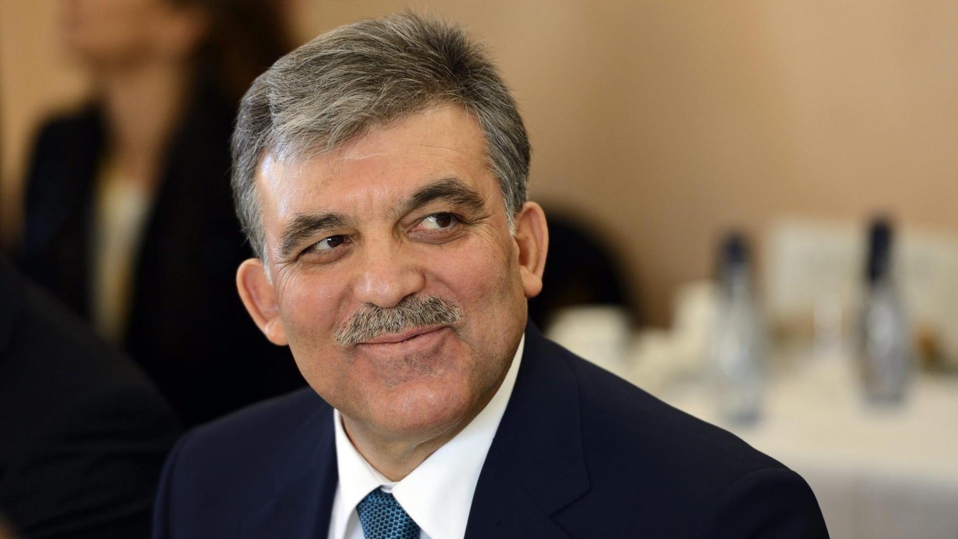 Abdullah Gül (lächelt), früherer Ministerpräsident, Außenminister und Staatspräsident der Türkei und Mitbegründer der Regierungspartei AKP.