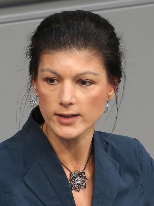 Großaufnahme von Sahra Wagenknecht während einer Rede im Bundestag im Februar 2013.