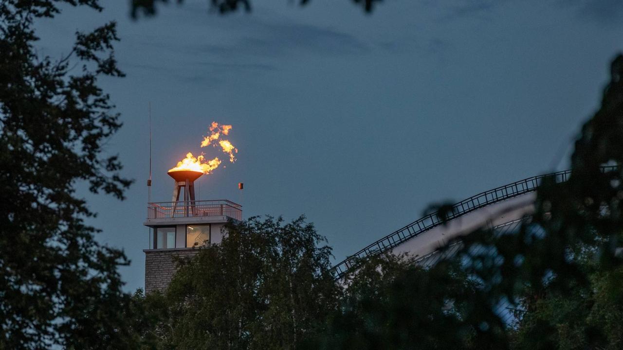 Ähnlich dem Olympischen Feuer brennt die Flamme am Lauluväljak, der Sängerwiese, während des mehrtägigen Festes. Tallinn, 06.07.2019